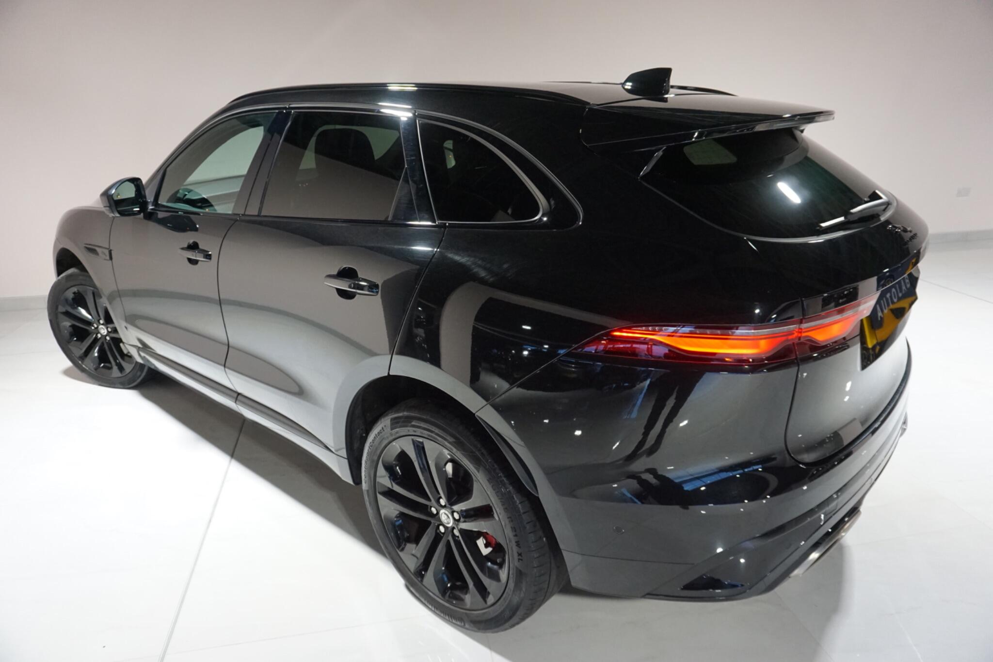 Jaguar F-PACE 3.0 D300 MHEV R-Dynamic HSE Black SUV 5dr Diesel Auto AWD Euro 6 (s/s) (300 ps)